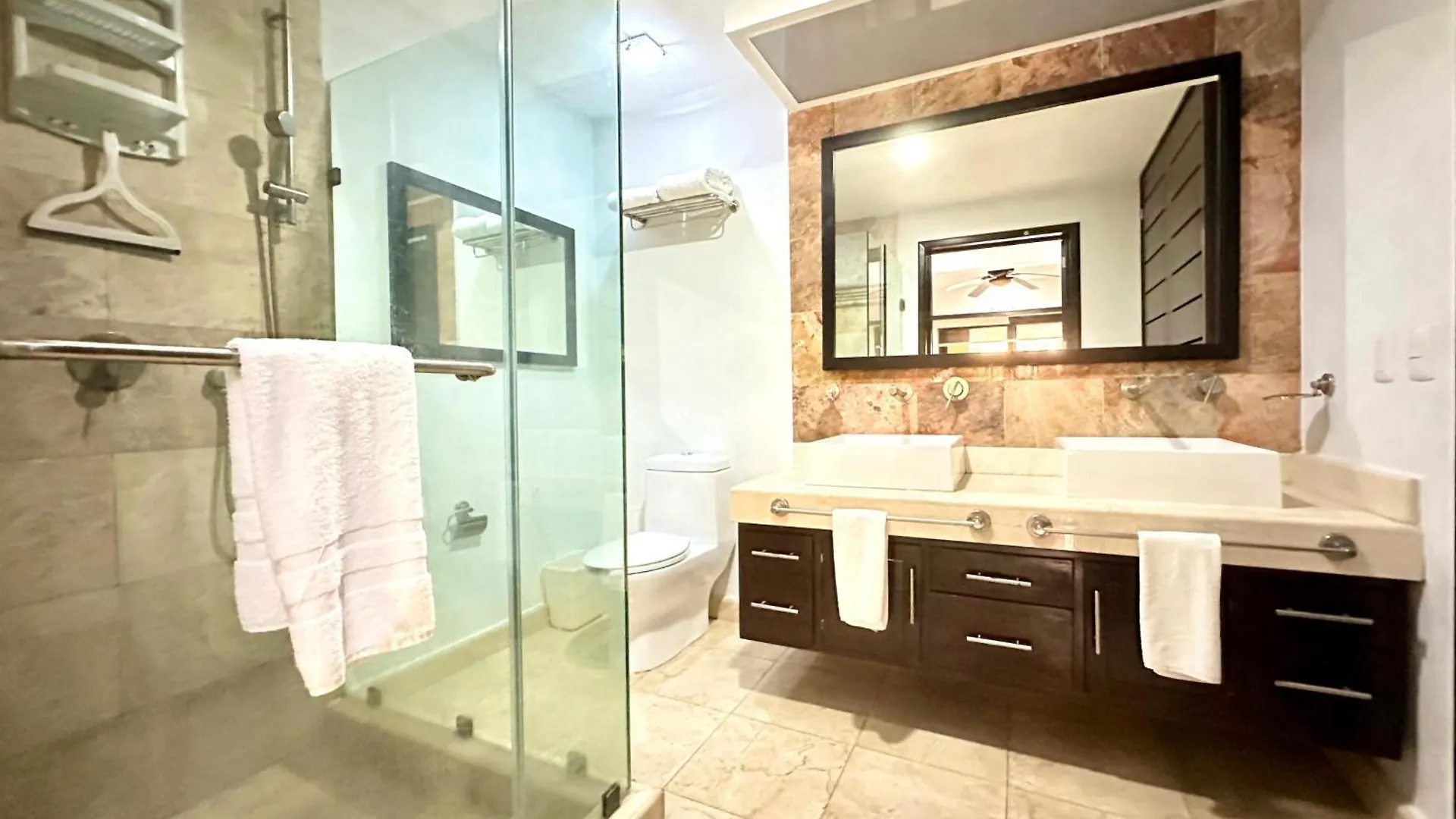 Faro 106Reef Ground Floor 2 Bdrs Big Terrace Apartment Playa del Carmen Mexico
